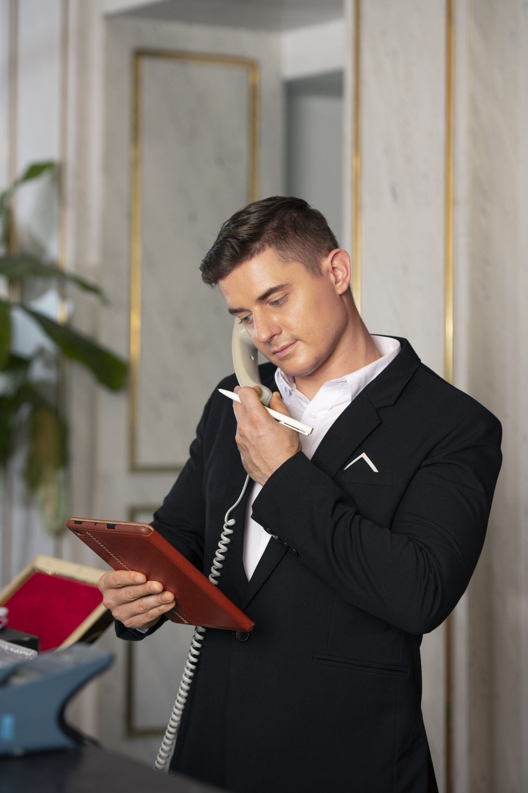 hotel-receptionist-work